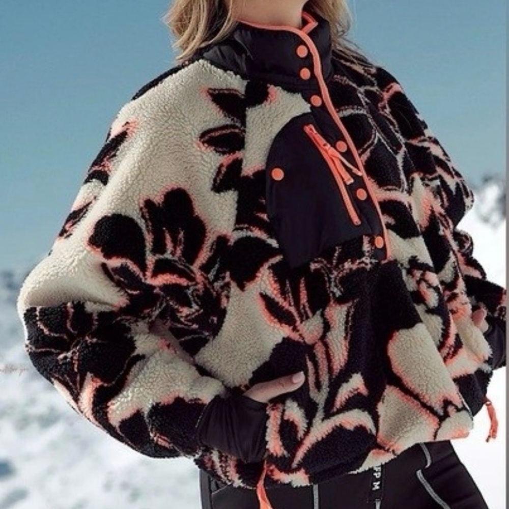 Free People Rocky Ridge Hit The Slopes Fleece Pullover Magnolia Floral Combo - Picture 7 of 7